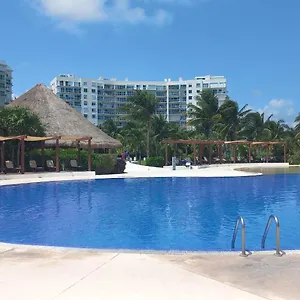 Beachfront Apartment Cancún